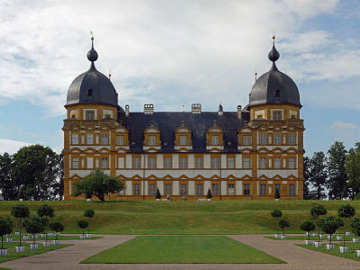 Von Rainer Lippert - Eigenes Werk, CC0, https://commons.wikimedia.org/w/index.php?curid=20849563 Nahezu vor der Haustür: Schloss Seehof